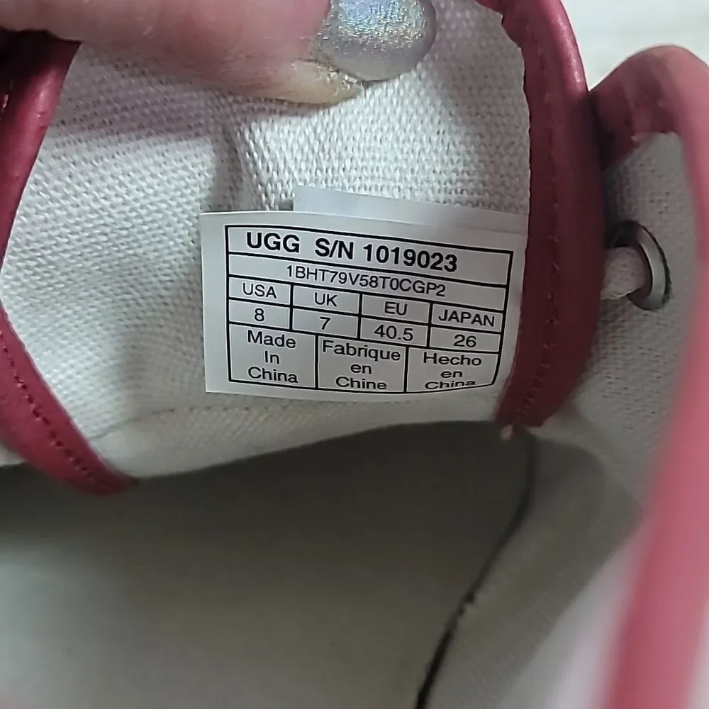 UGG new without